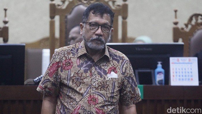 Mantan pejabat Mahkamah Agung (MA), Zarof Ricar, bersaksi kasus suap vonis bebas Gregorius Ronald Tannur. Zarof mengakui pengacara Ronald, Lisa Rachmat, meminta bantuan.