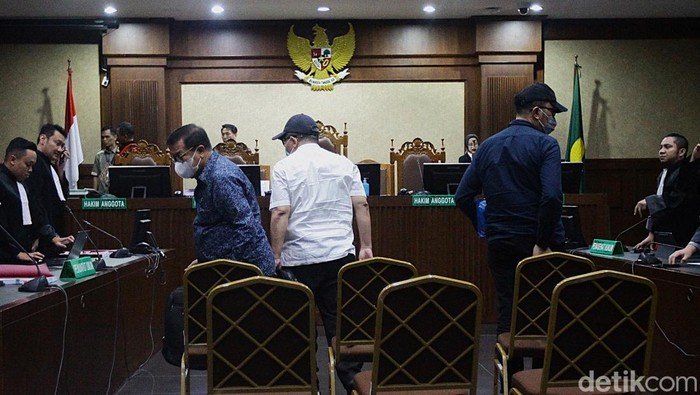 Sidang tuntutan tiga hakim nonaktif PN Surabaya dalam kasus dugaan suap vonis bebas Ronald Tannur ditunda. Sidang ditunda karena jaksa belum siap dengan tuntutannya.