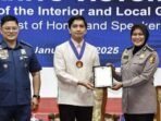 atpol-ri-di-manila-filipina-kombes-retno-prihawati-kanan-saat-menerima-penghargaan-di-markas-besar-philippines-national-police_169.jpeg