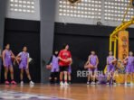 pelatih-timnas-basket-putri-indonesia-marlina-herawan-memberikan-arahan_250513042822-115.jpeg