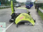 sebuah-supercar-lamborghini-revuelto-bernopol-d-1675-qgk-ringsek-setelah-menabrak_250502174713-586.jpg