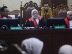 hakim-terisak-bacakan-vonis-16-tahun-penjara-ke-zarof-ricar-1750244581408_169.jpeg