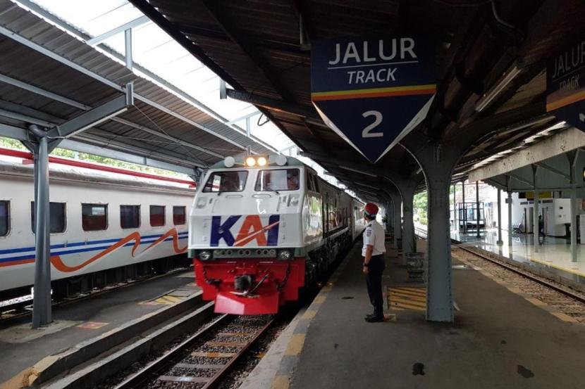 pt-kai-meluncurkan-kereta-blambangan-ekspres-rute-stasiun-ketapang_240726163418-181.jpeg