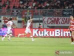 058513700-1761862504-madura-united-kalah-lawan-pers.jpg