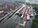 banjir-rendam-stasiun-tawang-semarang_169.jpeg