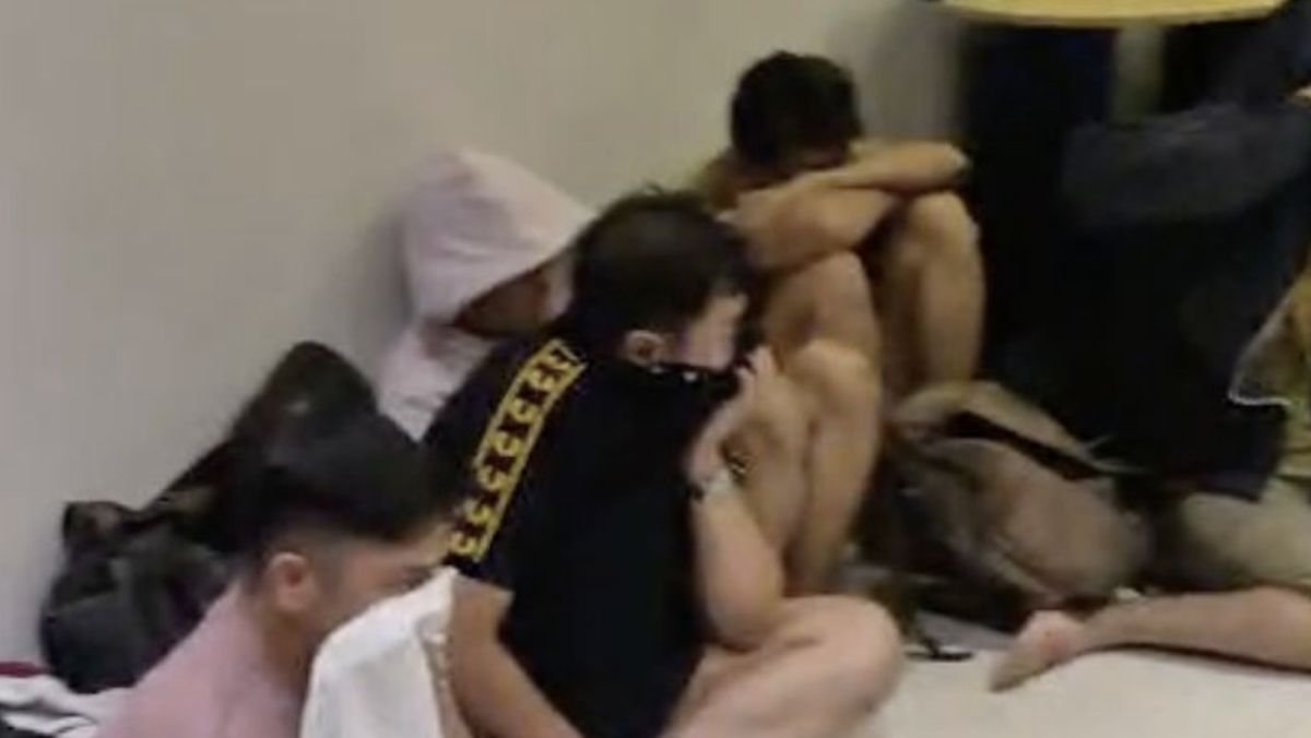satreskrim-polrestabes-surabaya-baru-saja-menetapkan-34-orang-sebagai-tersangka-kasus-pesta-seks-sejenis-atau-gay-yang-dilakuk-1761050317069_169.png