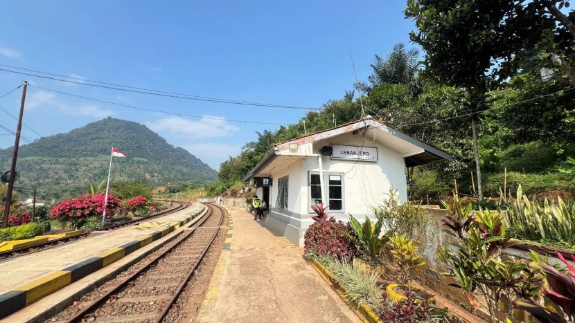 Hingga kini bangunan stasiun tetap mempertahankan arsitektur klasik sehingga sering menjadi pilihan latar foto bagi pecinta sejarah dan penyuka suasana vintage. (Foto: Humas KAI)