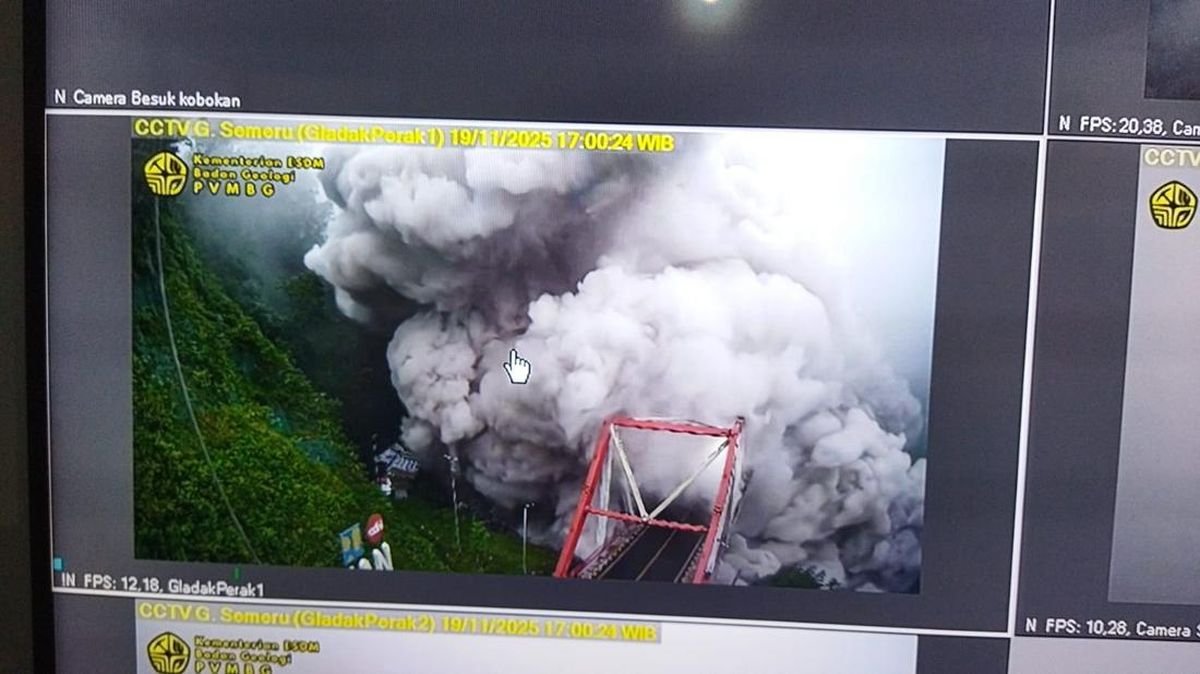awan-panas-semeru-meluncur-14-kilometer-terjang-jembatan-gladak-perak-1763548525137_169.jpeg
