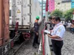 gerbong-kereta-barang-anjlok-di-surabaya-1763529802620_169.jpeg