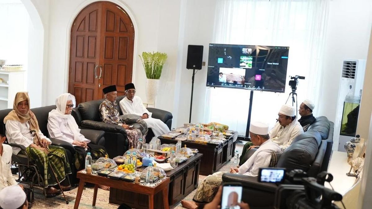 pertemuan-forum-sesepuh-nahdlatul-ulama-di-lirboyo-1764494683973_169.jpeg