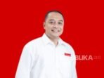 wali-kota-surabaya-eri-cahyadi-menyegel-lahan-parkir-toko_250611190929-344.jpg