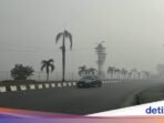 kabut-asap-di-sekitar-area-bandara-syamsudin-noor-banjarmasin-di-banjarbaru-1787112918149_169.jpeg