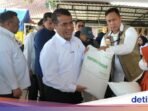 mentan-dan-dirut-bulog-serahkan-bantuan-pangan-ke-warga-surabaya-1786512552371_169.jpeg