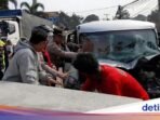 mobil-minibus-tabrak-tronton-mogok-di-jalur-bocimi-bogor-mengakibatkan-sopir-terjepit-1788327058124_169.jpeg